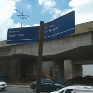 Representação visual das origens humildes de Acelino Popó Freitas em Salvador