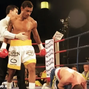 Popó em momento de combate, exibindo controle e foco estoico