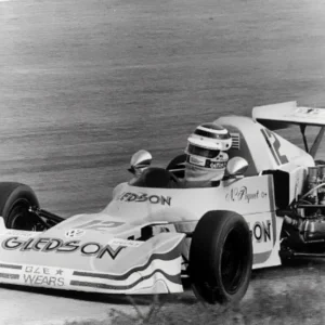 Nelson Piquet pilotando carro da Fórmula Vee nas primeiras competições
